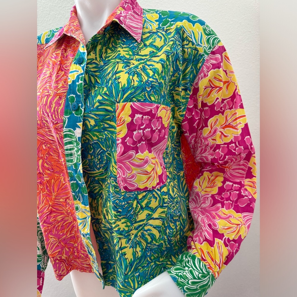 Lilly Pulitzer Button Up Top - Picture 3 of 9